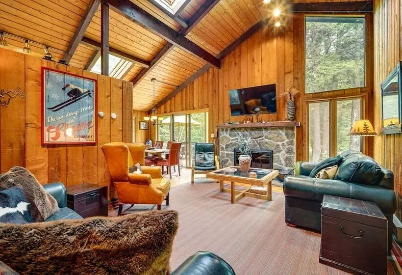 Jamaica Vacation Home W/ Deck: 8 Mi To Skiing!