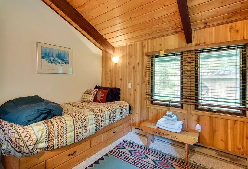 Jamaica Vacation Home W/ Deck: 8 Mi To Skiing!