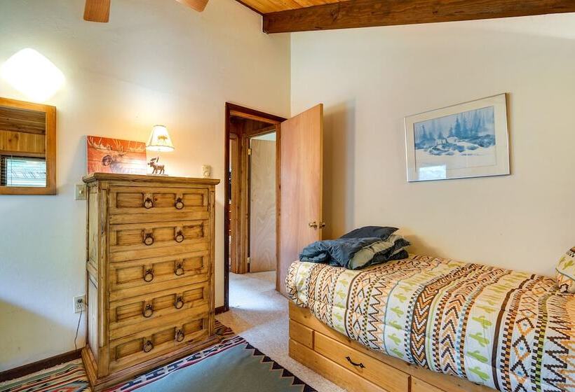 Jamaica Vacation Home W/ Deck: 8 Mi To Skiing!