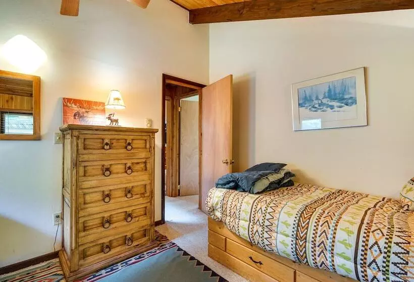 Jamaica Vacation Home W/ Deck: 8 Mi To Skiing!