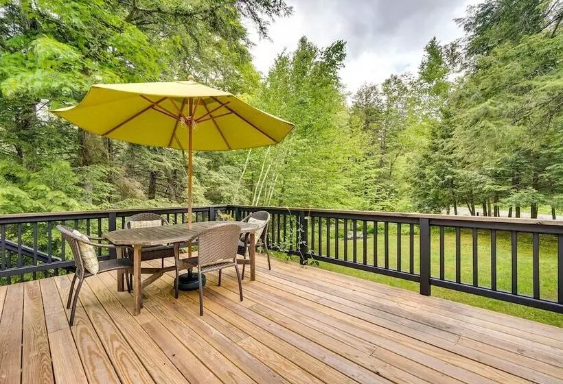 Jamaica Vacation Home W/ Deck: 8 Mi To Skiing!