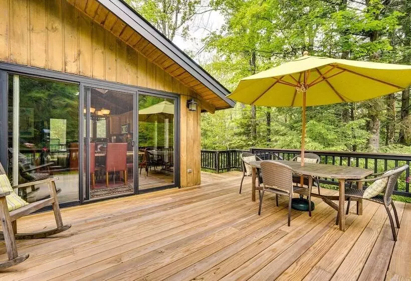 Jamaica Vacation Home W/ Deck: 8 Mi To Skiing!