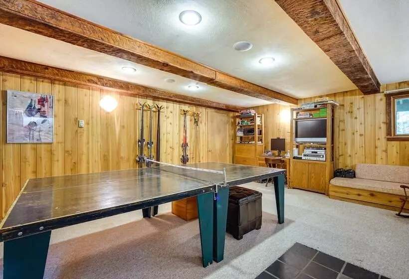 Jamaica Vacation Home W/ Deck: 8 Mi To Skiing!