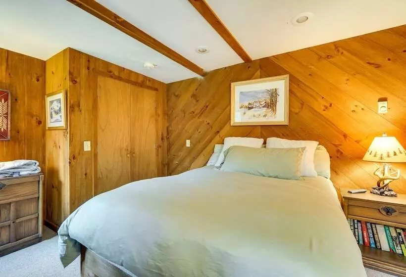 Jamaica Vacation Home W/ Deck: 8 Mi To Skiing!