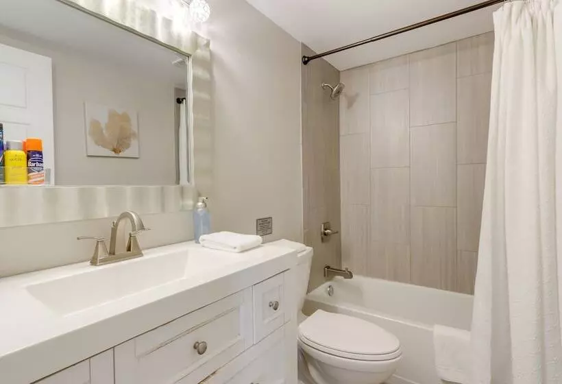 Dock & Sunset Views: Lakeside Ozark Retreat!