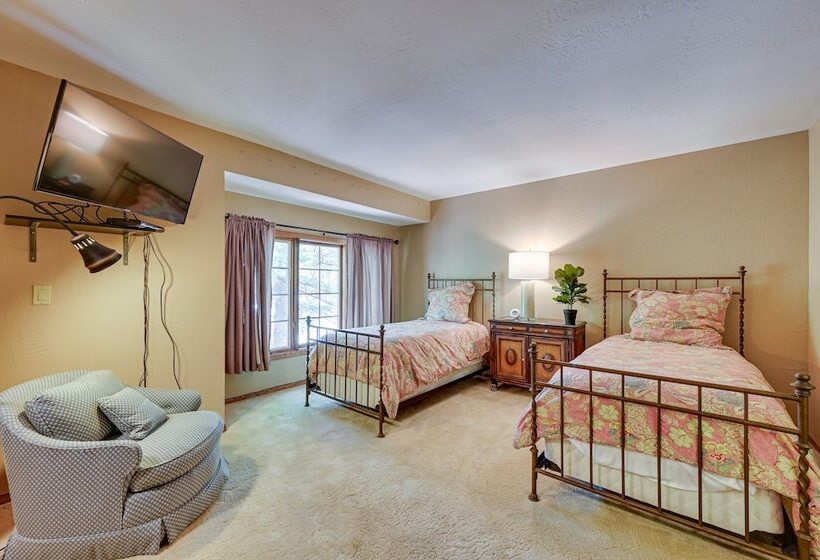 Hot Tub + Games: Spacious Golf Retreat In Payson