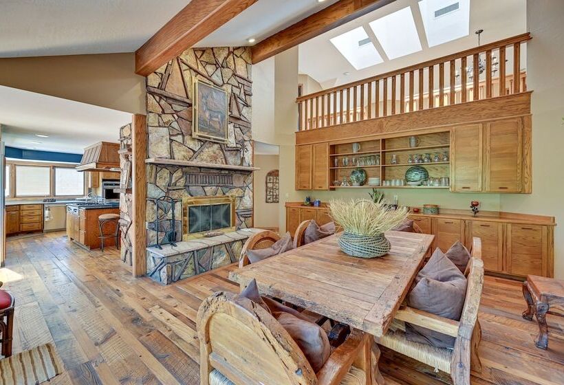 Hot Tub + Games: Spacious Golf Retreat In Payson