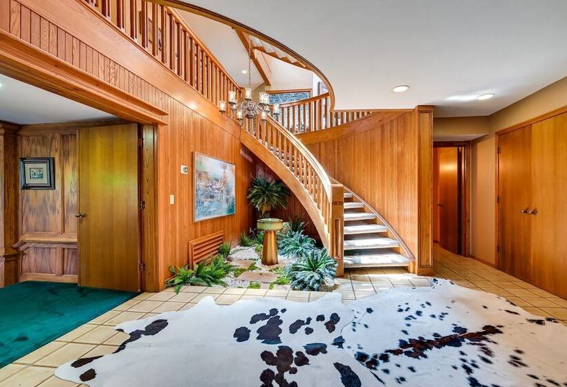 Hot Tub + Games: Spacious Golf Retreat In Payson