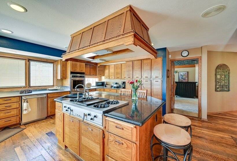 Hot Tub + Games: Spacious Golf Retreat In Payson