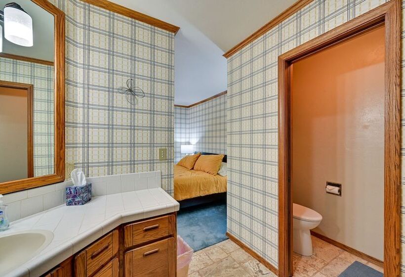 Hot Tub + Games: Spacious Golf Retreat In Payson