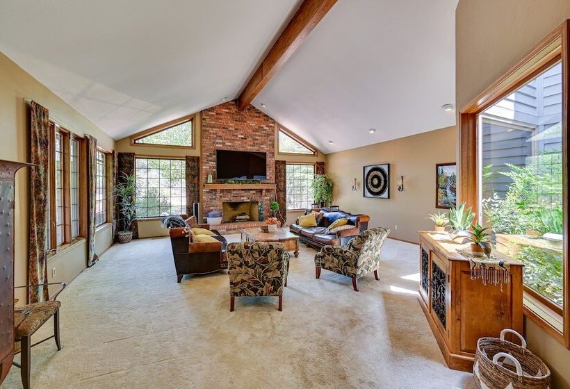 Hot Tub + Games: Spacious Golf Retreat In Payson