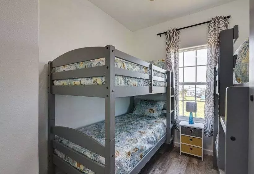 Walk To Gulf: Ocean View Home In Crystal Beach!