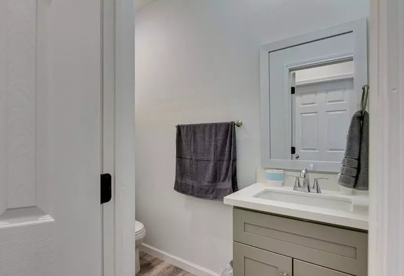 Walk To Gulf: Ocean View Home In Crystal Beach!