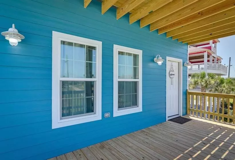 Walk To Gulf: Ocean View Home In Crystal Beach!