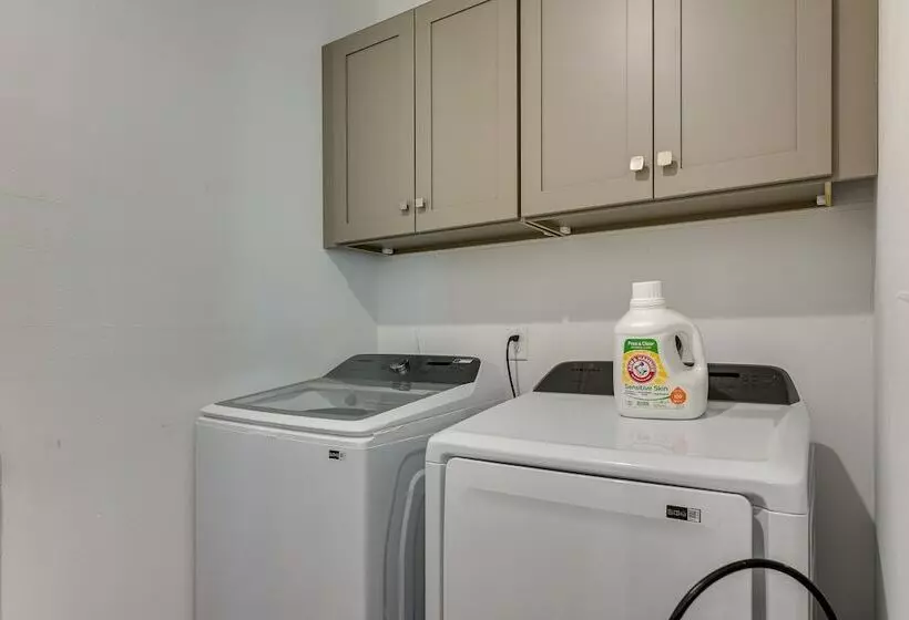 Walk To Gulf: Ocean View Home In Crystal Beach!