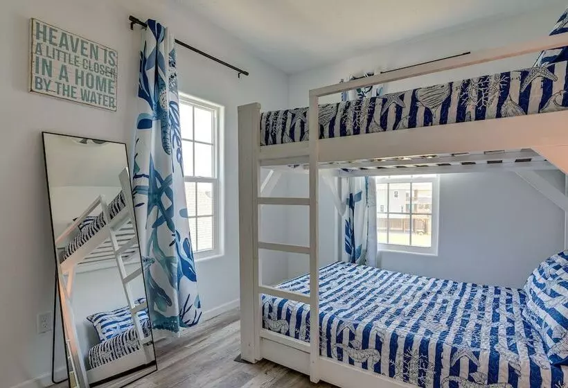 Walk To Gulf: Ocean View Home In Crystal Beach!