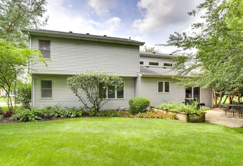 Modern & Spacious Home   6 Mi To Dtwn South Bend