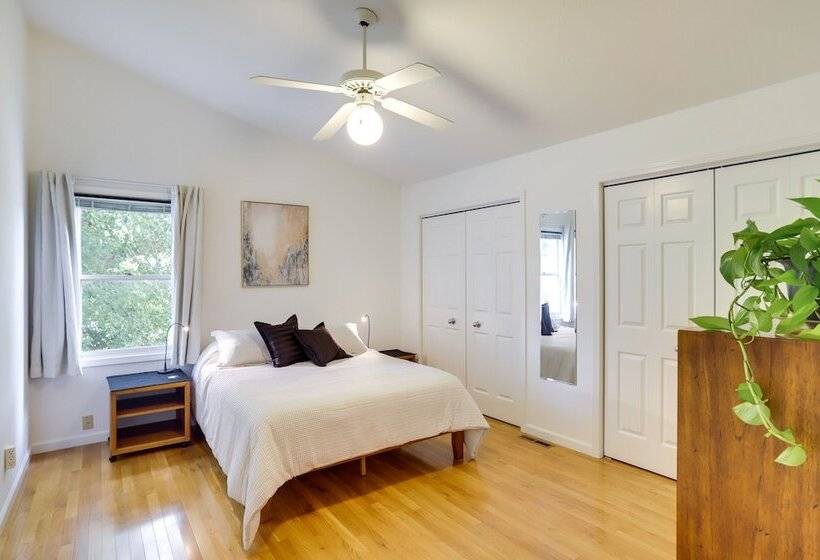 Modern & Spacious Home   6 Mi To Dtwn South Bend