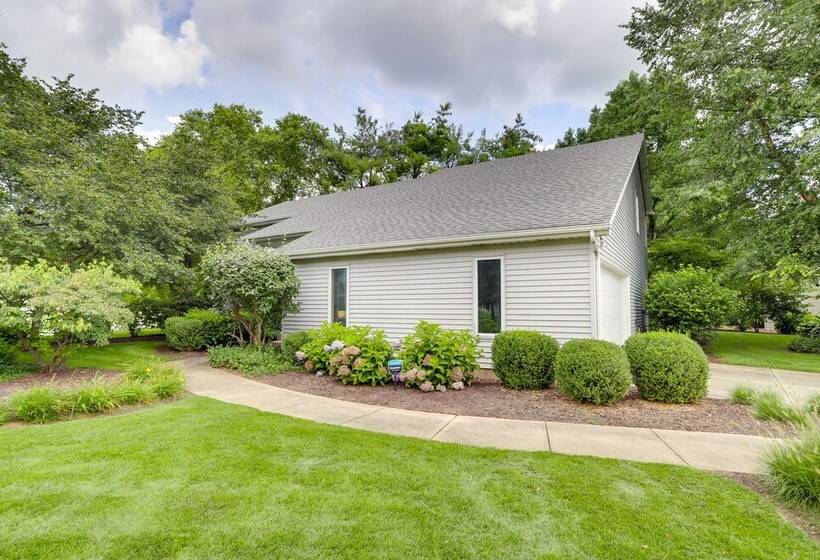 Modern & Spacious Home   6 Mi To Dtwn South Bend