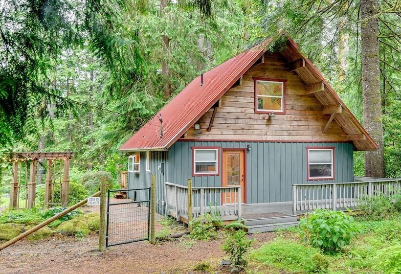 Peaceful Mt. Hood Cabin W/ Hot Tub & Fire Pit!