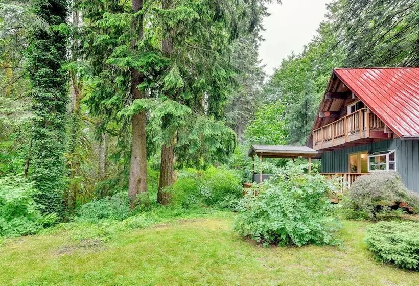 Peaceful Mt. Hood Cabin W/ Hot Tub & Fire Pit!