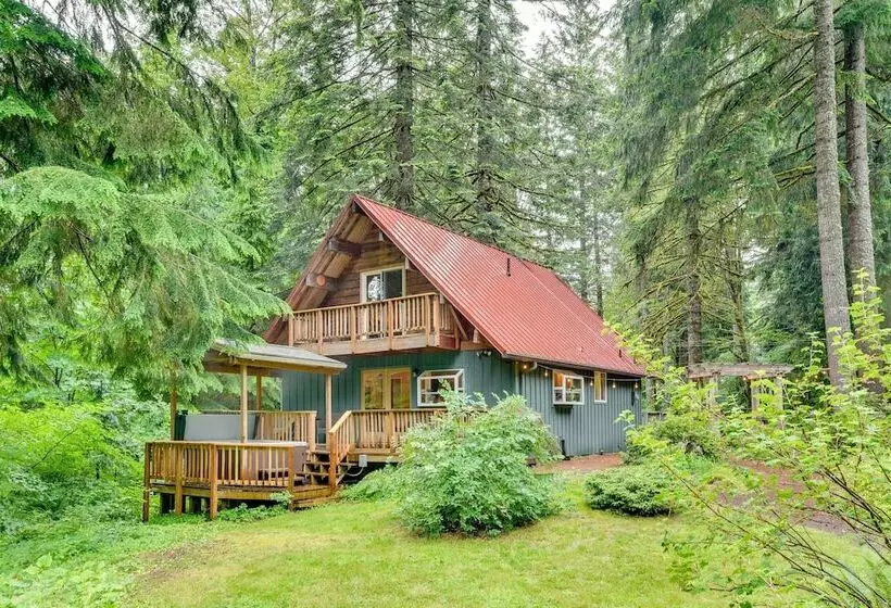 Peaceful Mt. Hood Cabin W/ Hot Tub & Fire Pit!