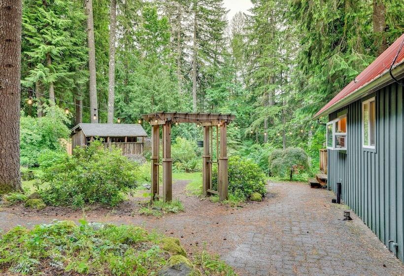 Peaceful Mt. Hood Cabin W/ Hot Tub & Fire Pit!