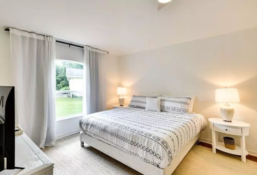 Lanai & Fire Pit: Peaceful Palm Coast Home!