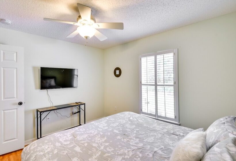 Lanai & Fire Pit: Peaceful Palm Coast Home!