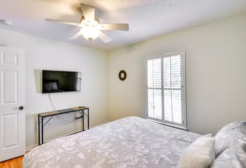 Lanai & Fire Pit: Peaceful Palm Coast Home!