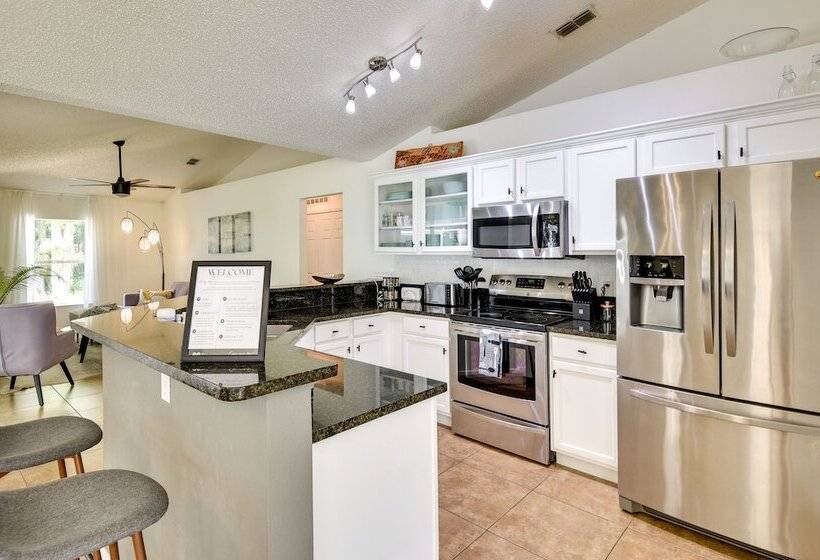 Lanai & Fire Pit: Peaceful Palm Coast Home!