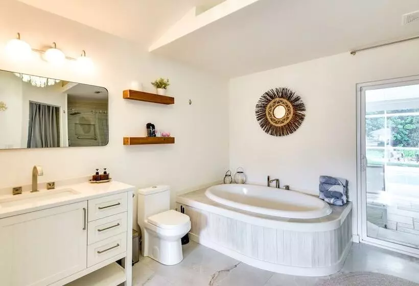 Lanai & Fire Pit: Peaceful Palm Coast Home!