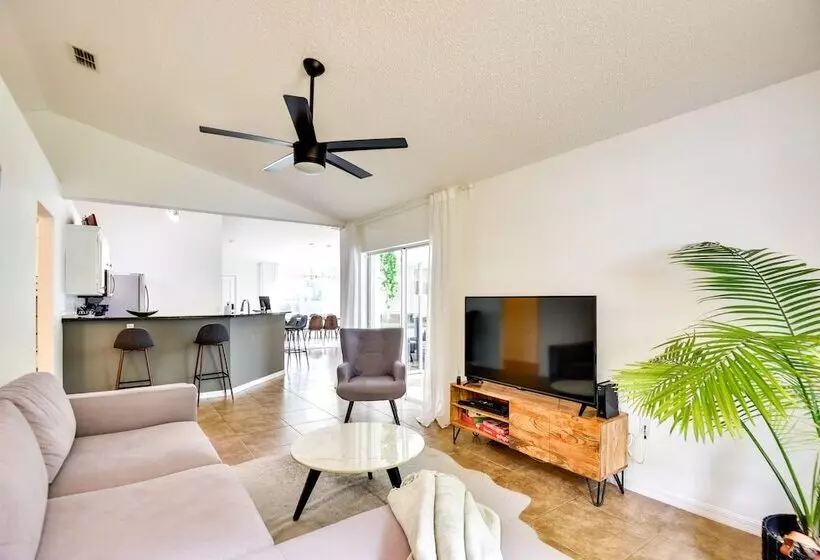 Lanai & Fire Pit: Peaceful Palm Coast Home!