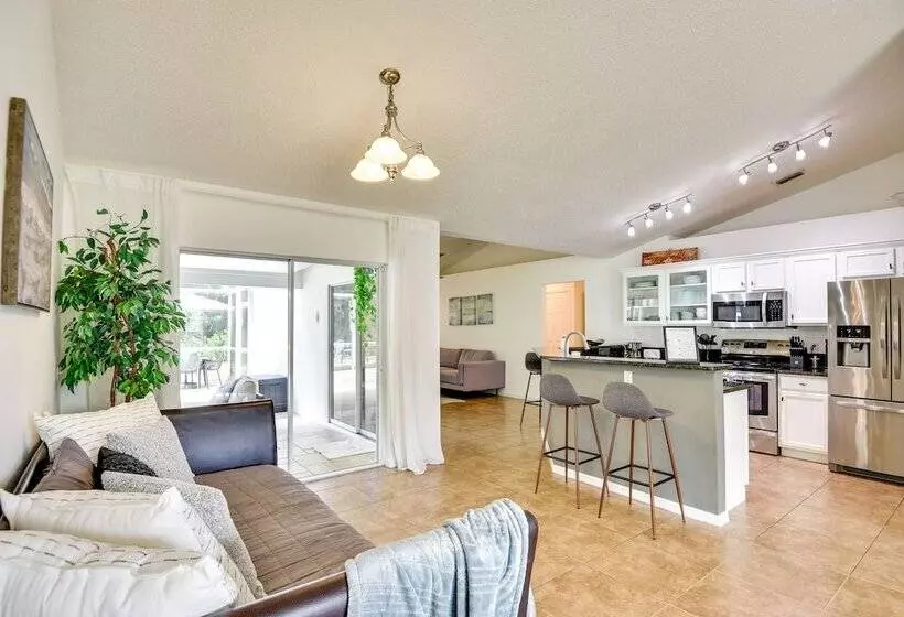 Lanai & Fire Pit: Peaceful Palm Coast Home!