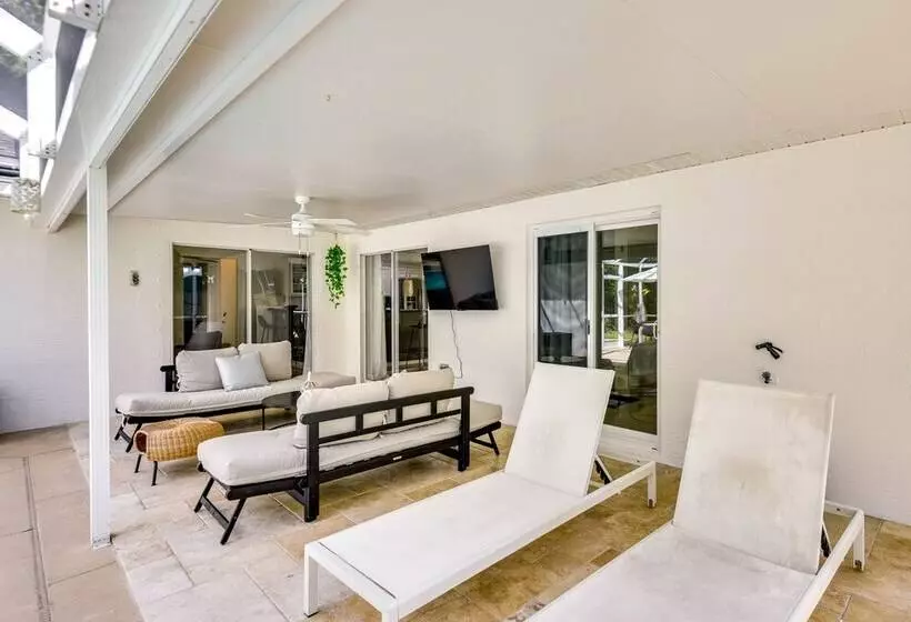 Lanai & Fire Pit: Peaceful Palm Coast Home!