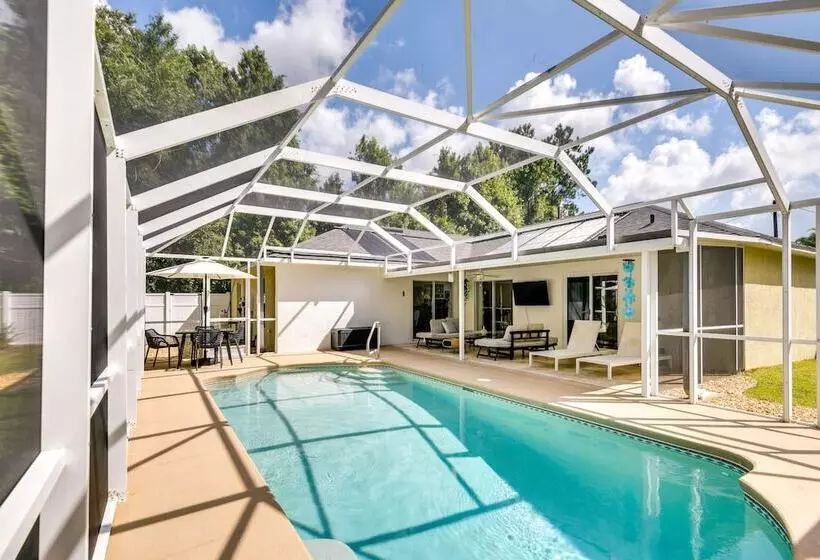 Lanai & Fire Pit: Peaceful Palm Coast Home!