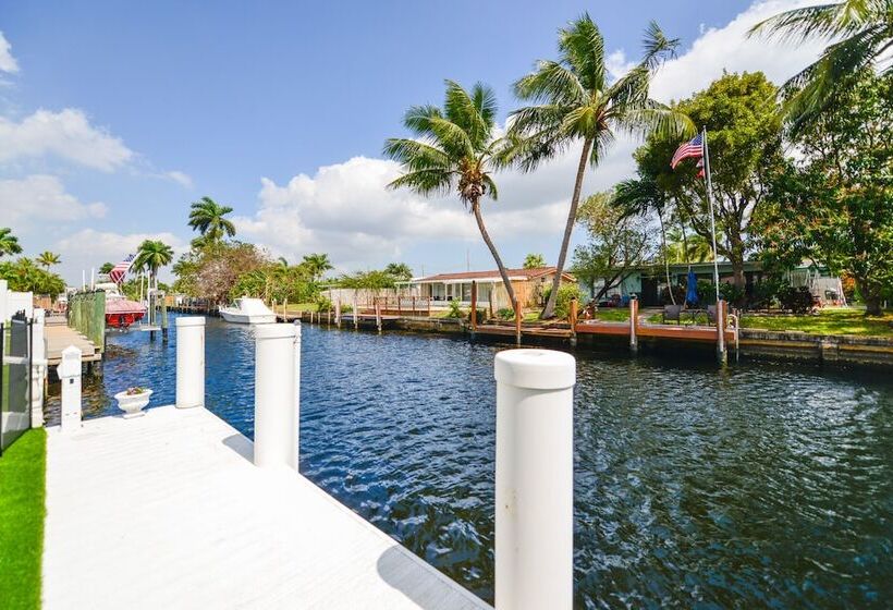 膳宿费 Luxury Pool House Canal Side