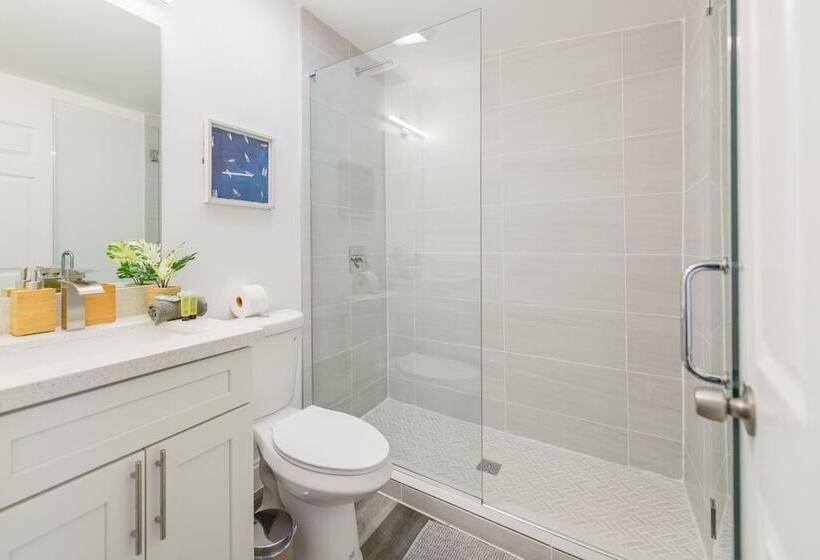 膳宿费 Luxury Pool House Canal Side