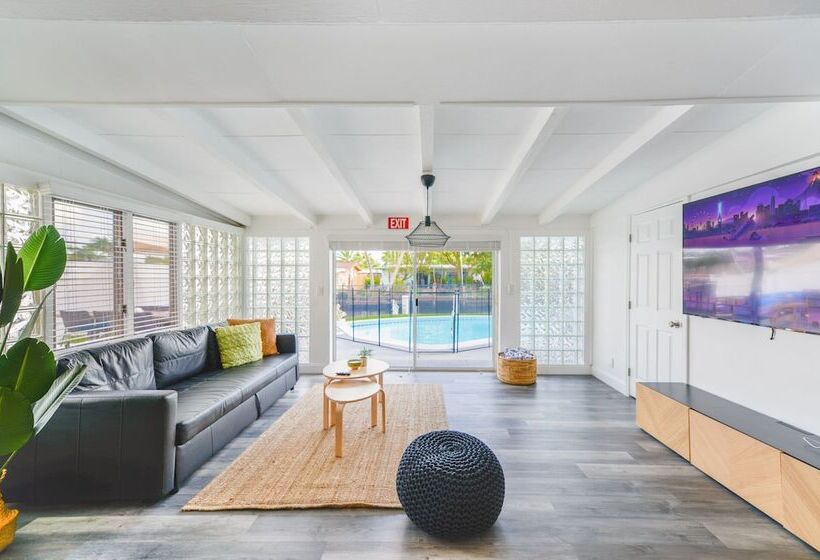 膳宿费 Luxury Pool House Canal Side