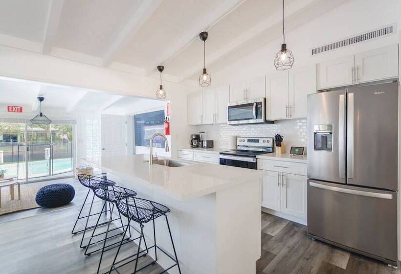 膳宿费 Luxury Pool House Canal Side