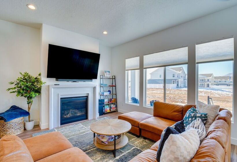 Pet Friendly Utah Abode Fireplace, Patio & Grill