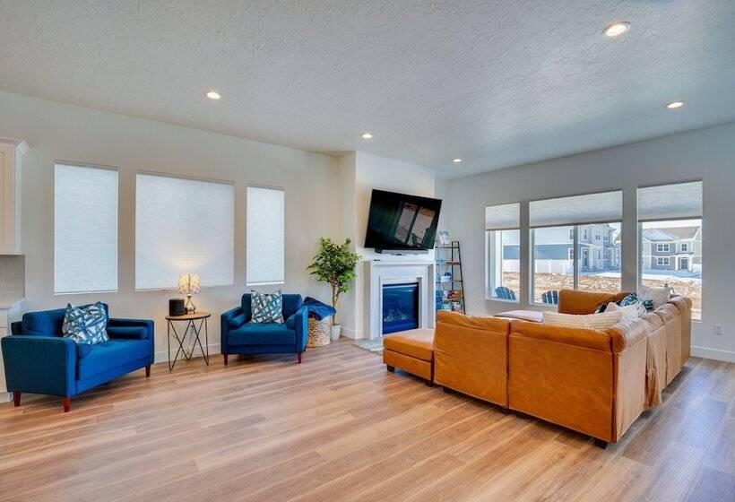 Pet Friendly Utah Abode Fireplace, Patio & Grill