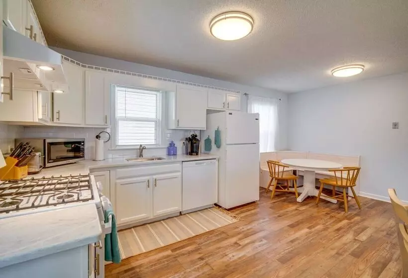 Pet Friendly Villas Vacation Rental: Walk To Bay