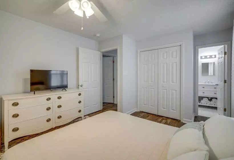 Pet Friendly Villas Vacation Rental: Walk To Bay