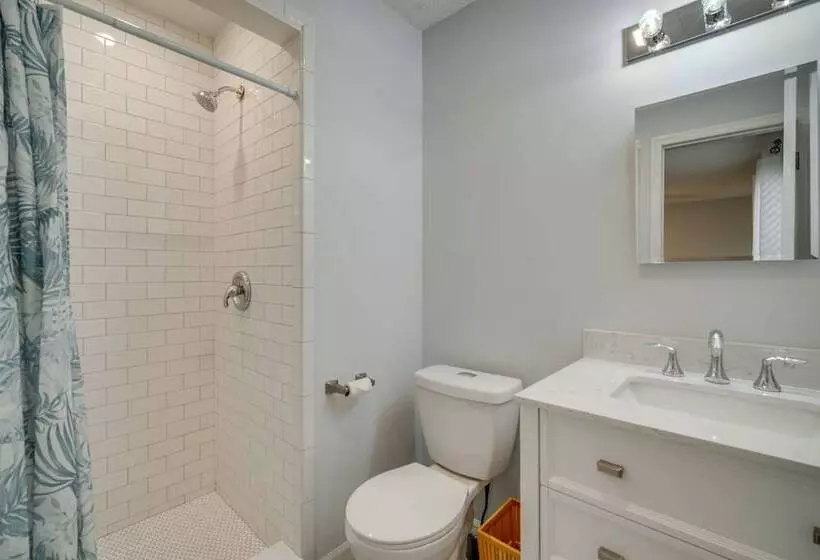 Pet Friendly Villas Vacation Rental: Walk To Bay