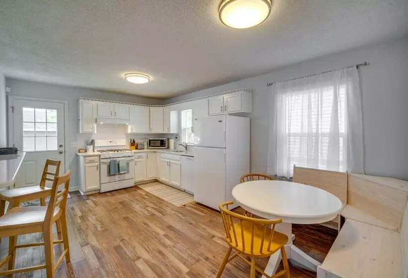 Pet Friendly Villas Vacation Rental: Walk To Bay