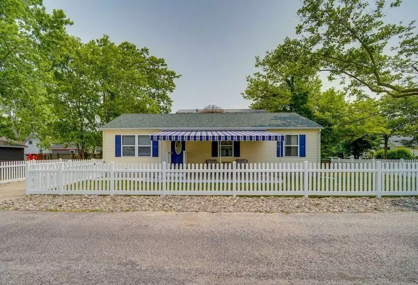 Pet Friendly Villas Vacation Rental: Walk To Bay