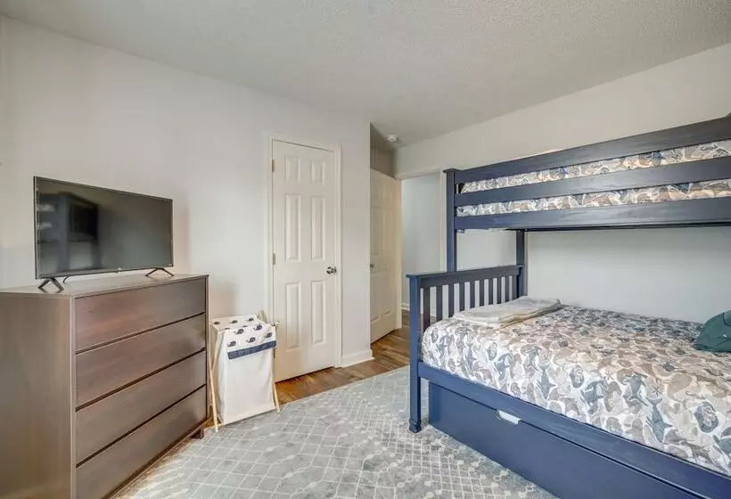 Pet Friendly Villas Vacation Rental: Walk To Bay