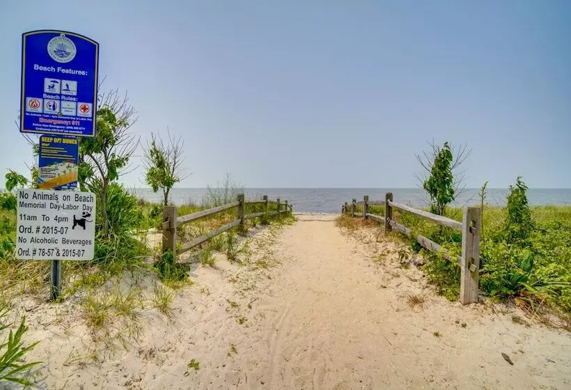 Pet Friendly Villas Vacation Rental: Walk To Bay