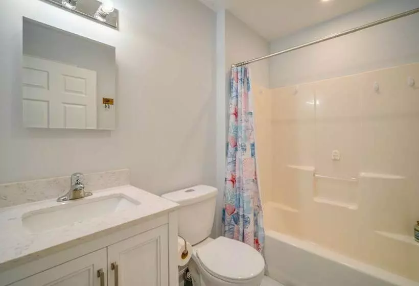 Pet Friendly Villas Vacation Rental: Walk To Bay